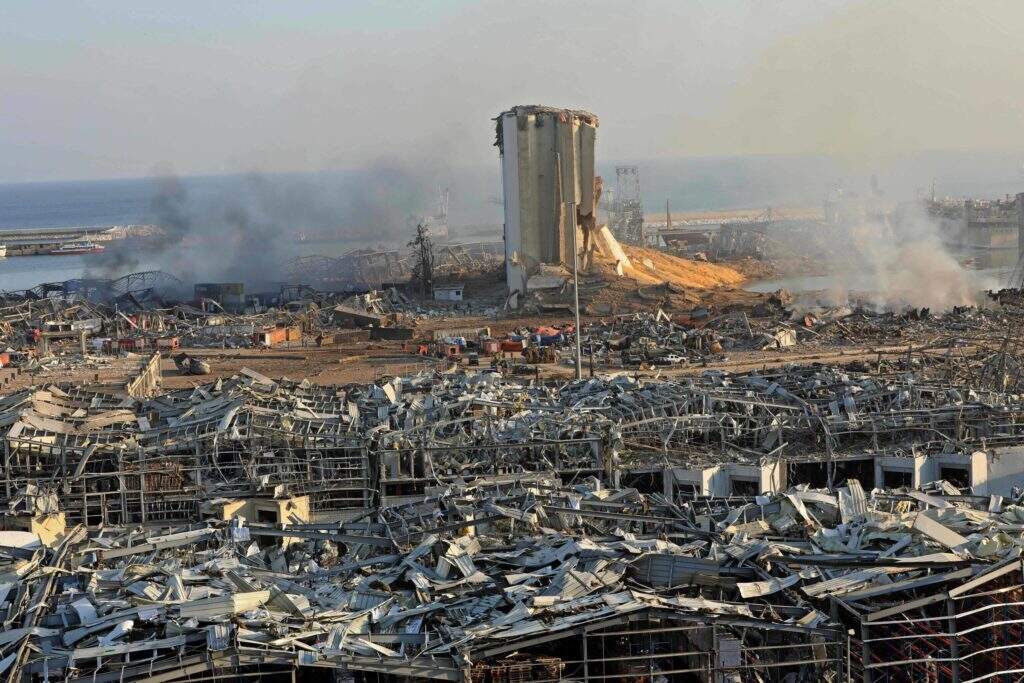 mega explosao armazem porto Beirute